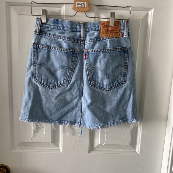 Levi’s denim skirt. Size 25 - Picture 2 of 2